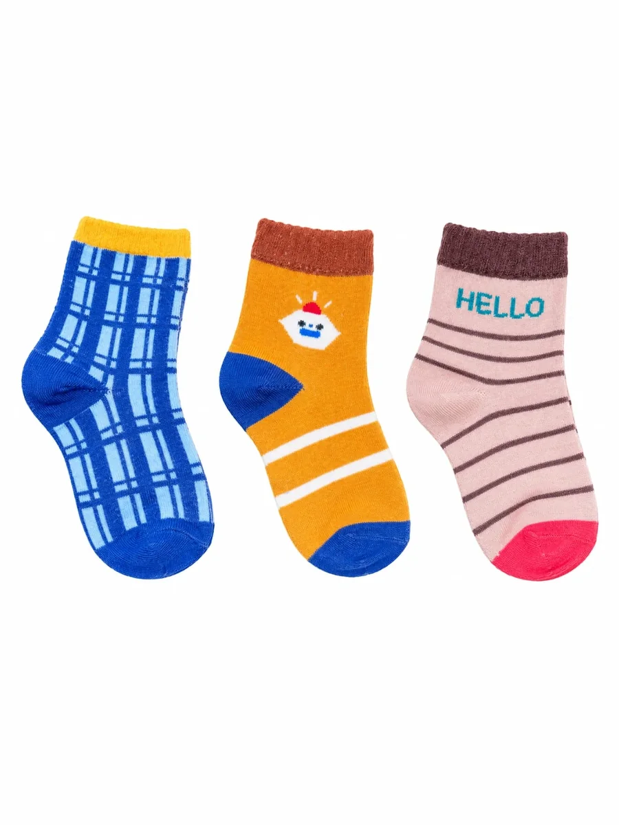 Kinkuu socks, a set of 3 pairs: blue check, a mustard sock with a smiling face, and pink stripes with Hello