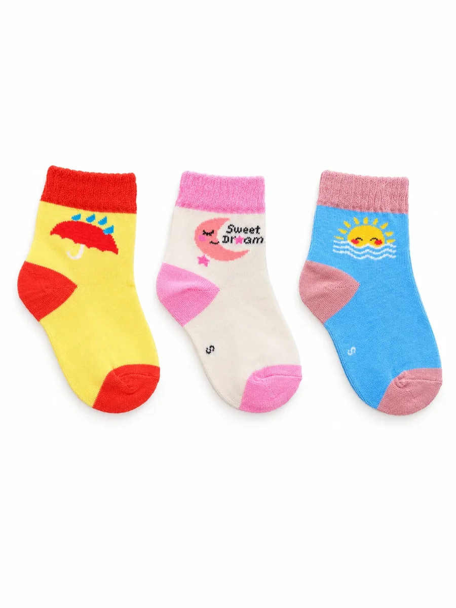 Kinkuu socks, a set of 3 pairs: a yellow sock with an umbrella, a cream sock with a sleepy moon, and a blue sock with a sunrise
