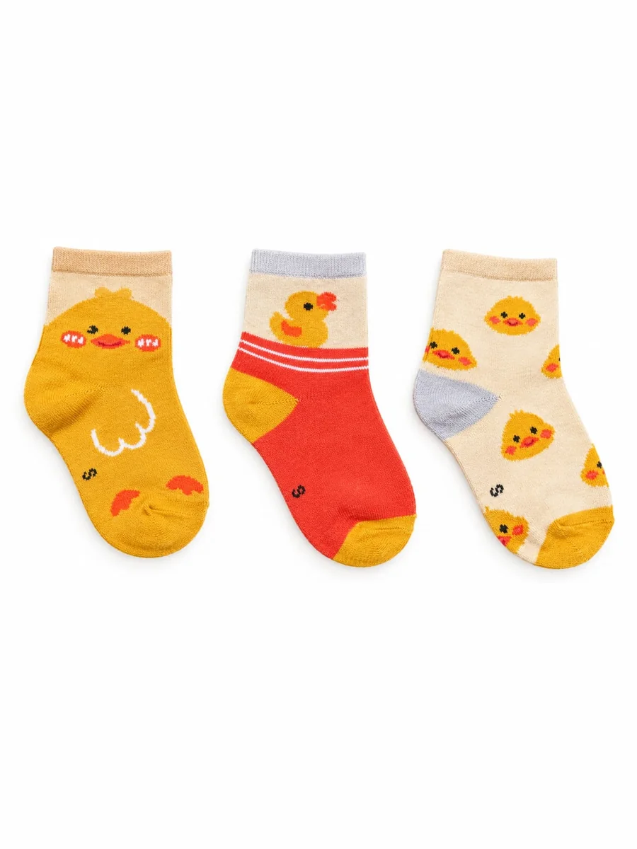 Kinkuu socks, a set of 3 pairs: a mustard duck face, a red sock with a rubber duck, and cream with little duck faces